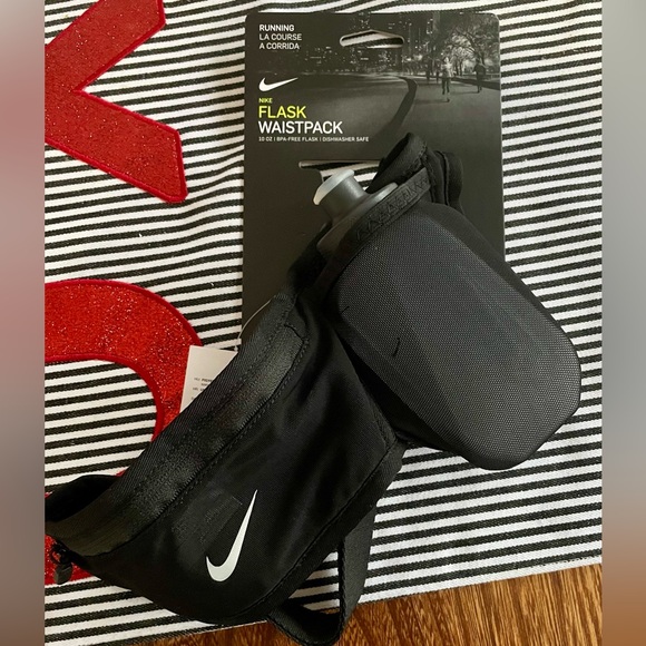 Nike Accessories - NEW Nike Pocket Flask Belt 2.0 10 Oz